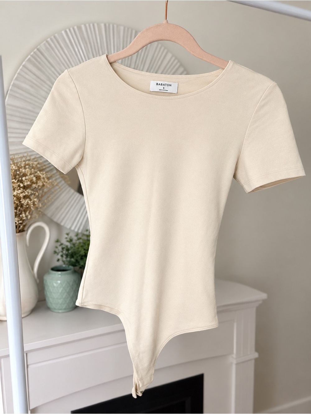 Babaton Cream Short-Sleeve Scoop-Neck Bodysuit
